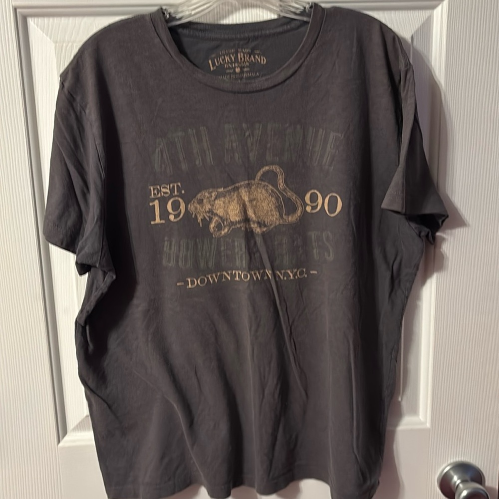 Lucky Brand men’s graphic tshirt dark grey size large